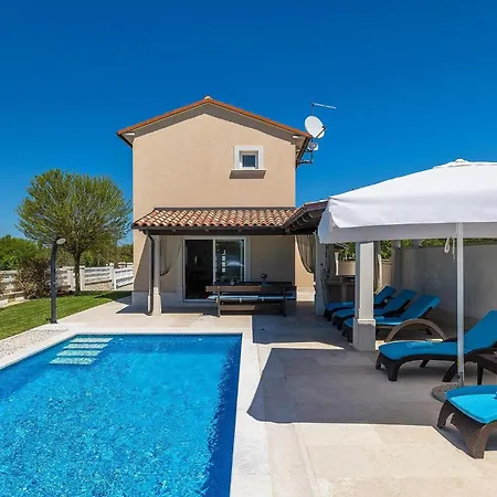 Romana Holiday home Sveti Petar u Sumi