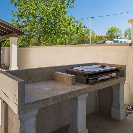 Romana * Sveti Petar u Sumi
